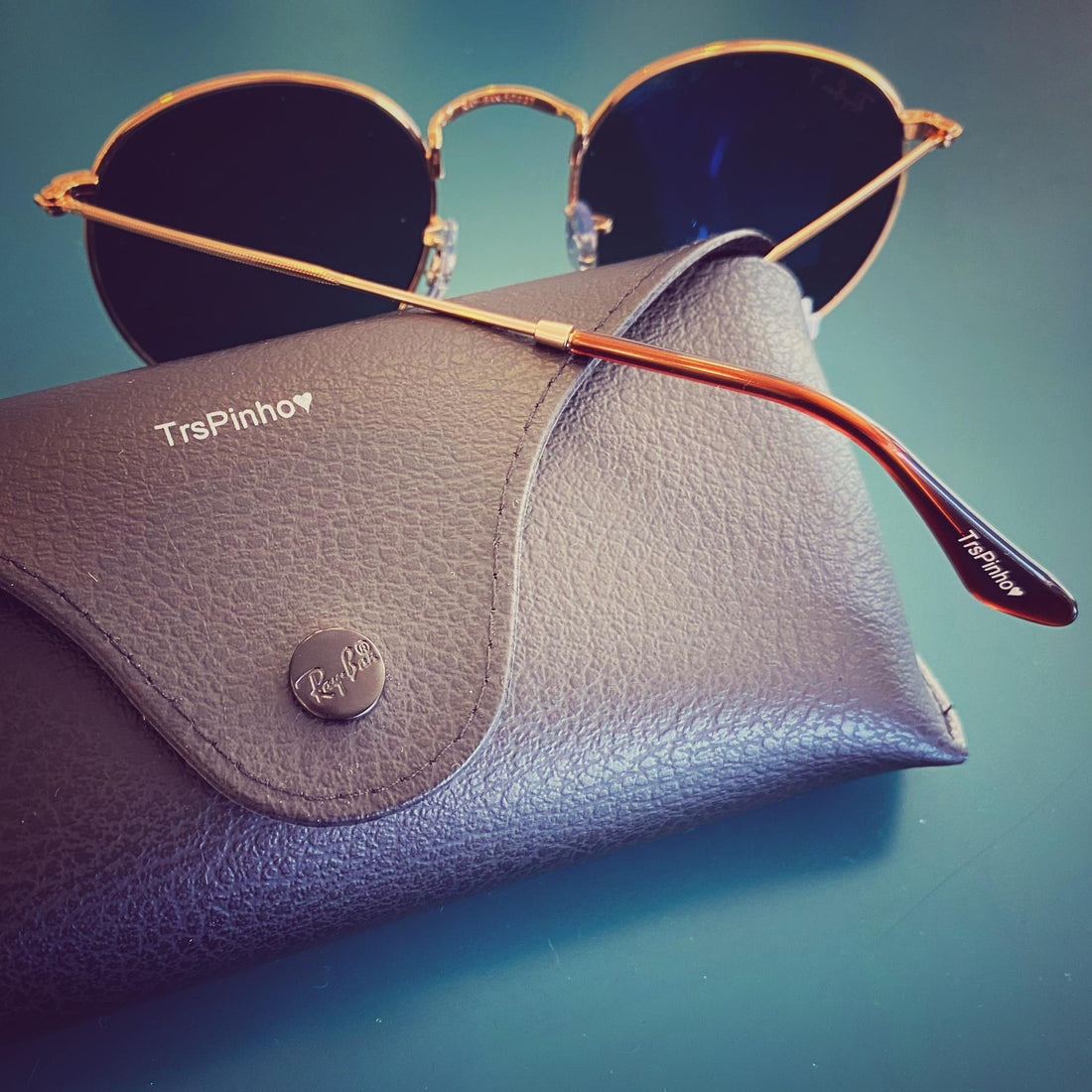 Sabias que podes personalizar os teus óculos Oakley e Ray-Ban?